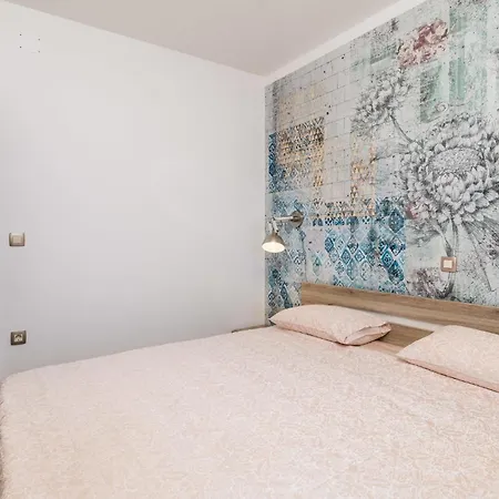 Apartment 1 Bedroom Awesome In